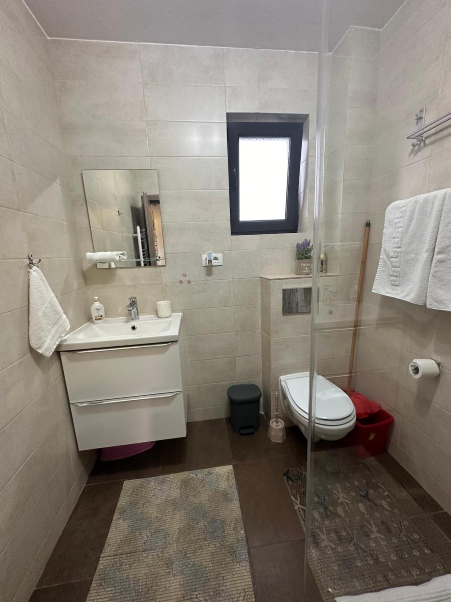 Апартаменты Apartament Manu Нэводари Экстерьер фото